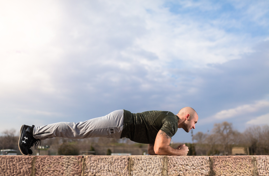 isometric exercises relieve joint pain - plank